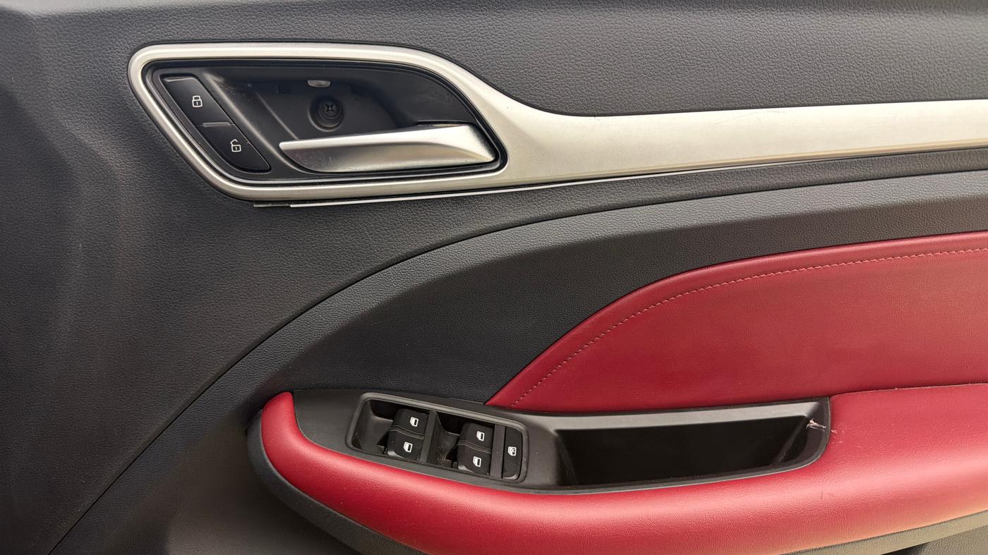 2022 MG ASTOR SAVVY 1.5 CVT S RED, Petrol, Automatic, 22,658 km, Driver Side Door Panels Control