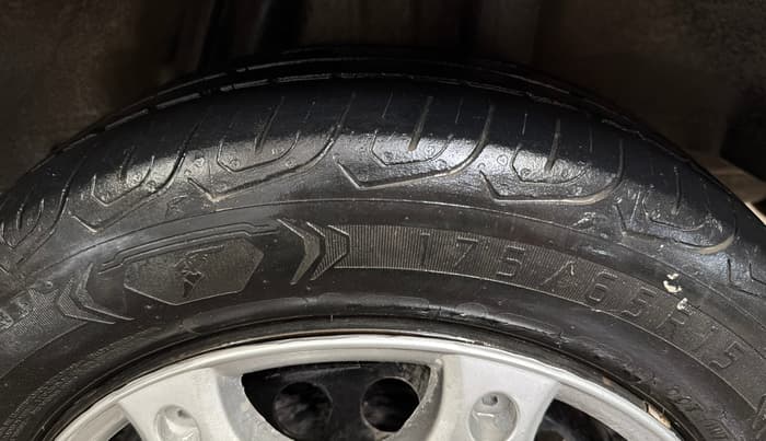 2016 Honda Jazz 1.2L I-VTEC S AT, Petrol, Automatic, 1,08,091 km, Left Rear Tyre Tread