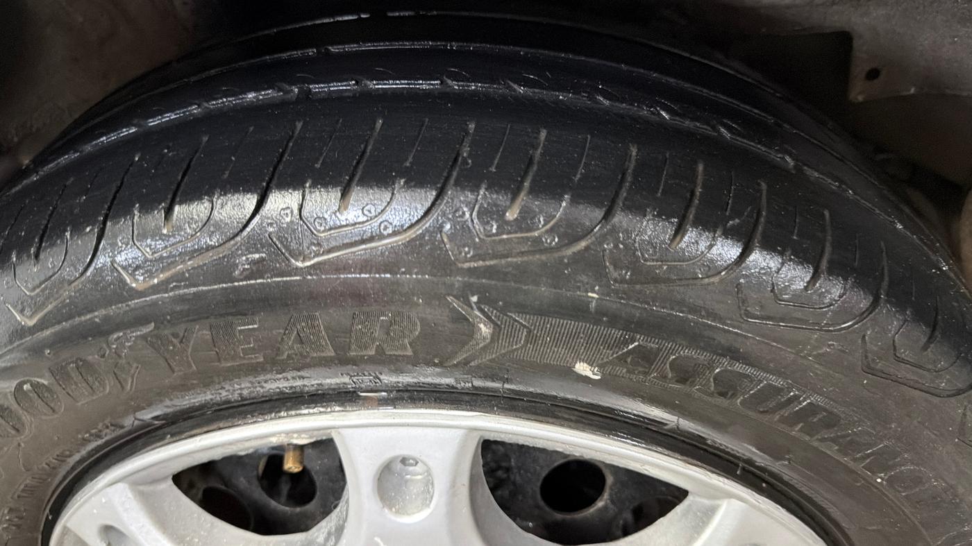 2016 Honda Jazz 1.2L I-VTEC S AT, Petrol, Automatic, 1,08,091 km, Right Rear Tyre Tread