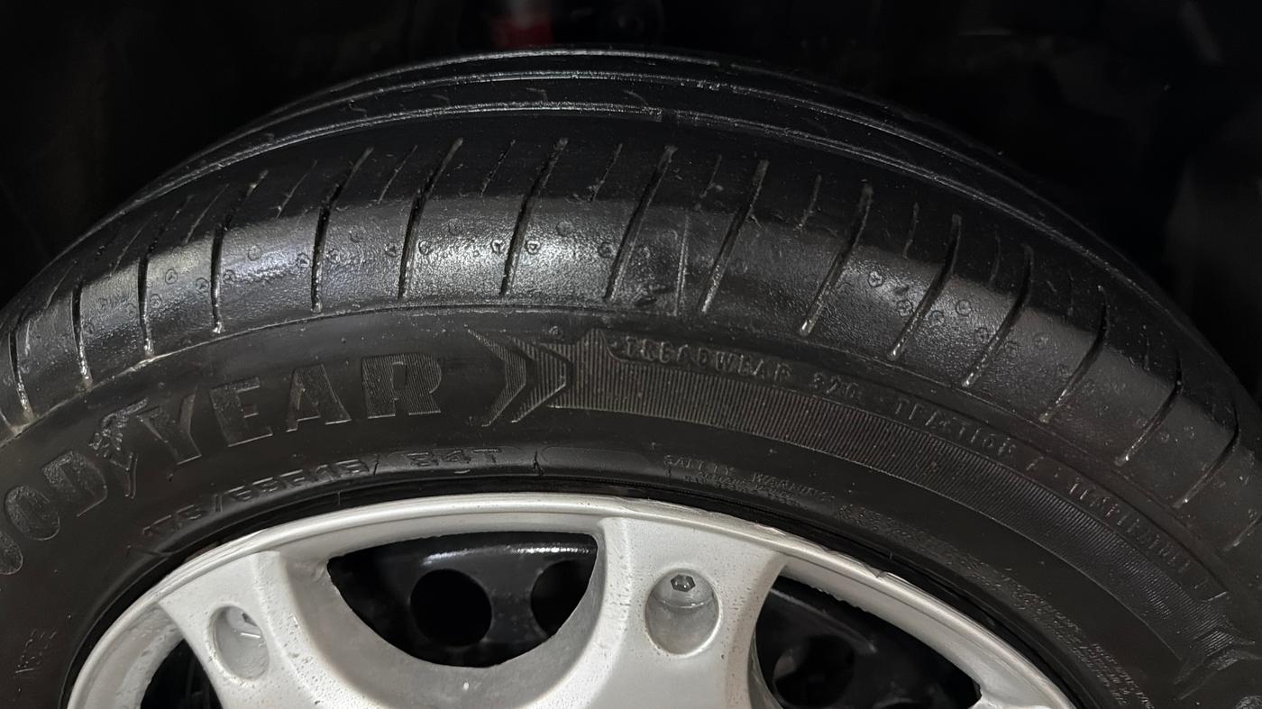 2016 Honda Jazz 1.2L I-VTEC S AT, Petrol, Automatic, 1,08,091 km, Right Front Tyre Tread
