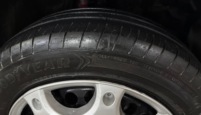 2016 Honda Jazz 1.2L I-VTEC S AT, Petrol, Automatic, 1,08,091 km, Right Front Tyre Tread