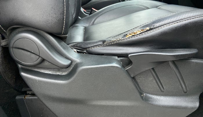 2017 Tata Hexa Varicor 400 XTA, Diesel, Automatic, 48,039 km, Driver Side Adjustment Panel