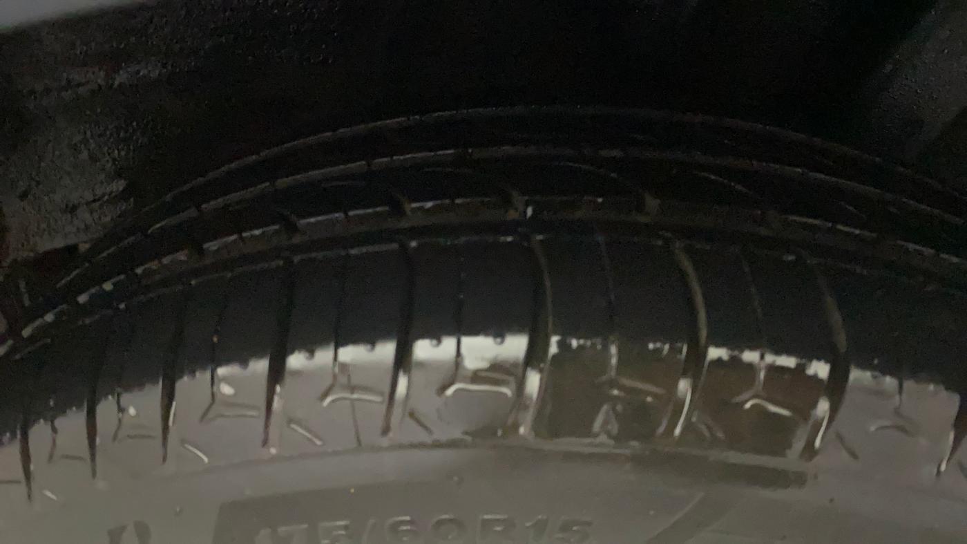 2022 Hyundai AURA SX 1.2 CNG, CNG, Manual, 1,21,535 km, Left Rear Tyre Tread