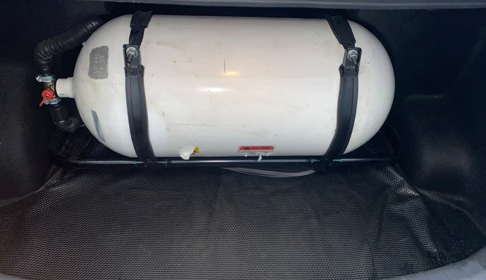 2022 Hyundai AURA SX 1.2 CNG, CNG, Manual, 1,21,511 km, Boot Inside