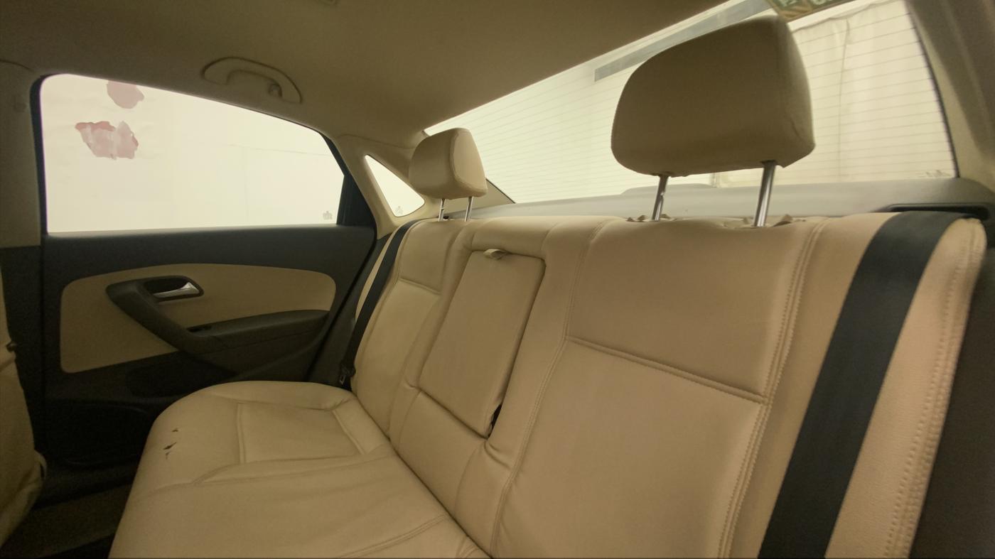 2012 Volkswagen Vento COMFORTLINE 1.6, Petrol, Manual, 82,410 km, Right Side Rear Door Cabin