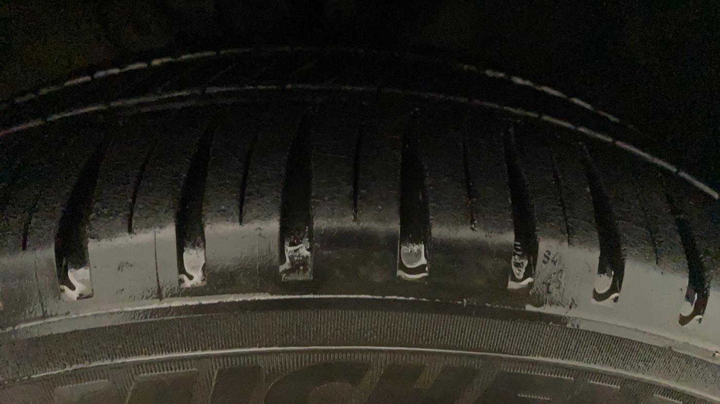 2012 Volkswagen Vento COMFORTLINE 1.6, Petrol, Manual, 82,410 km, Right Front Tyre Tread