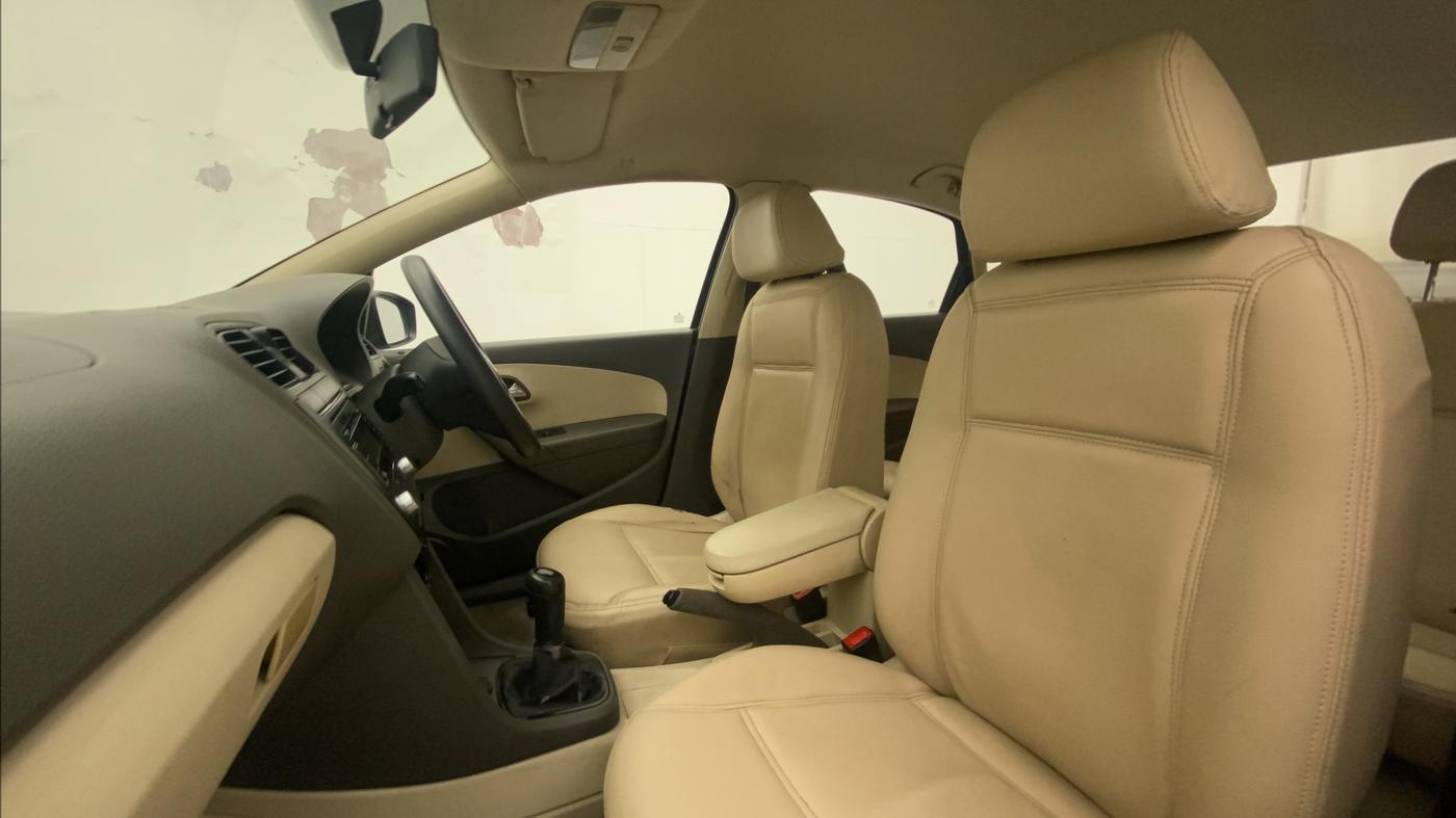 2012 Volkswagen Vento COMFORTLINE 1.6, Petrol, Manual, 82,410 km, Right Side Front Door Cabin