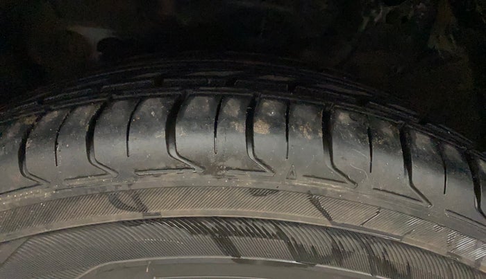 2017 Hyundai Creta SX PLUS AT 1.6 PETROL, Petrol, Automatic, 72,957 km, Left Front Tyre Tread