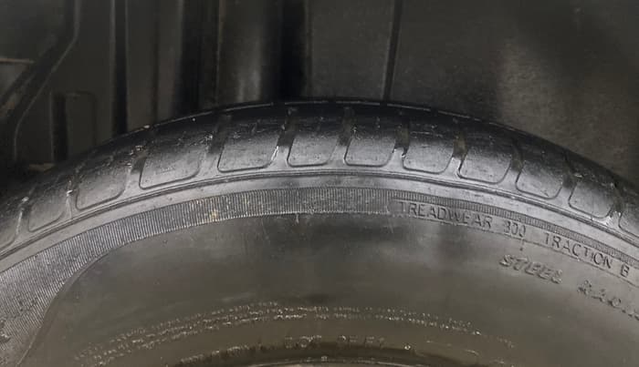 2013 Maruti Swift VXI, Petrol, Manual, 1,25,352 km, Right Rear Tyre Tread