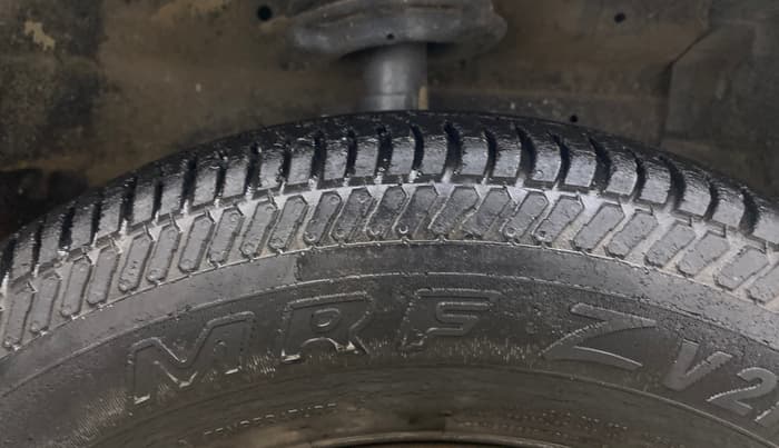 2013 Maruti Swift VXI, Petrol, Manual, 1,25,352 km, Right Front Tyre Tread