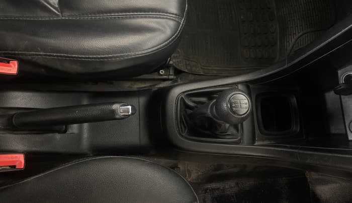 2013 Maruti Swift VXI, Petrol, Manual, 1,25,352 km, Gear Lever