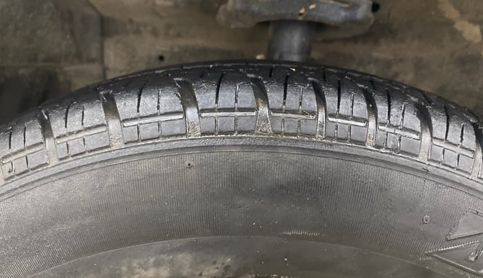 2013 Maruti Swift VXI, Petrol, Manual, 1,25,352 km, Left Front Tyre Tread