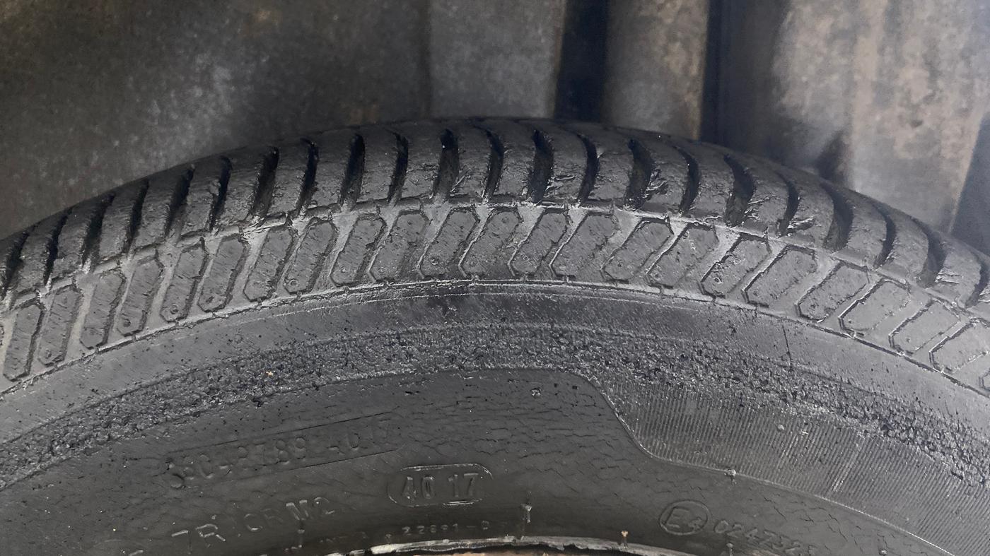 2013 Maruti Swift VXI, Petrol, Manual, 1,25,352 km, Left Rear Tyre Tread