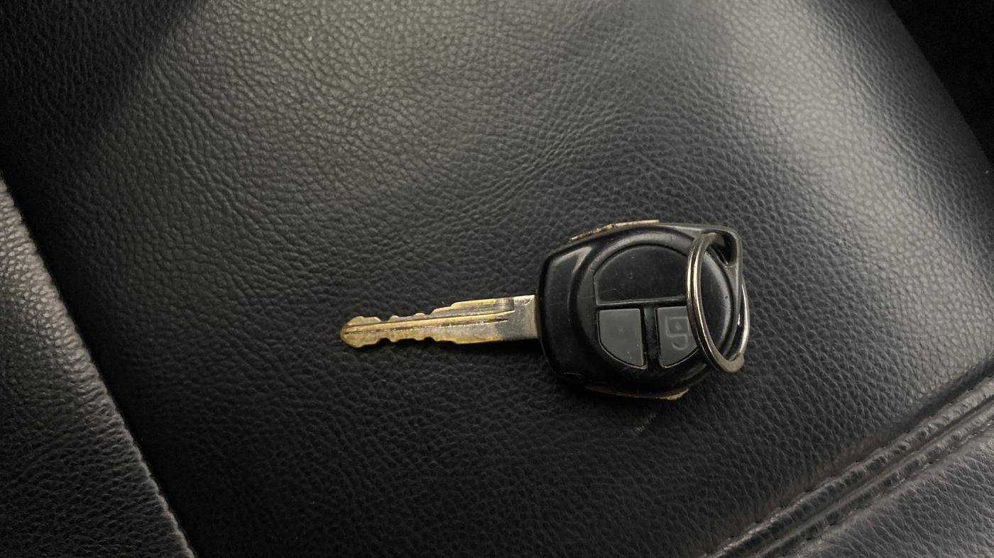 2013 Maruti Swift VXI, Petrol, Manual, 1,25,352 km, Key Close Up