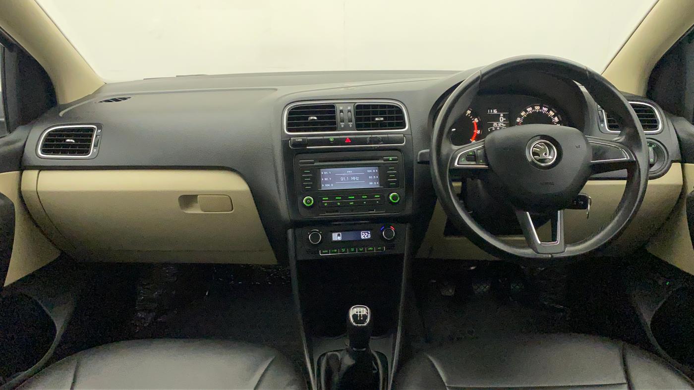 2017 Skoda Rapid AMBITION 1.6 MPI MT, Petrol, Manual, 25,124 km, Dashboard
