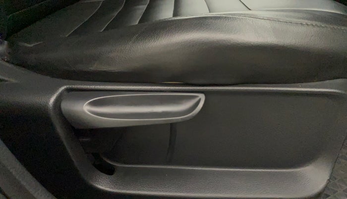 2017 Skoda Rapid AMBITION 1.6 MPI MT, Petrol, Manual, 25,124 km, Driver Side Adjustment Panel