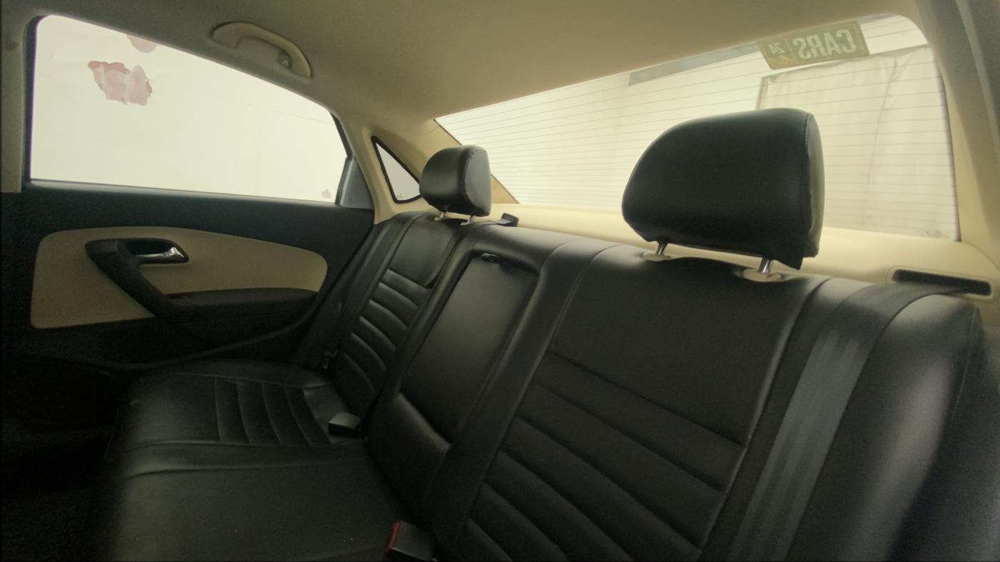 2017 Skoda Rapid AMBITION 1.6 MPI MT, Petrol, Manual, 25,124 km, Right Side Rear Door Cabin