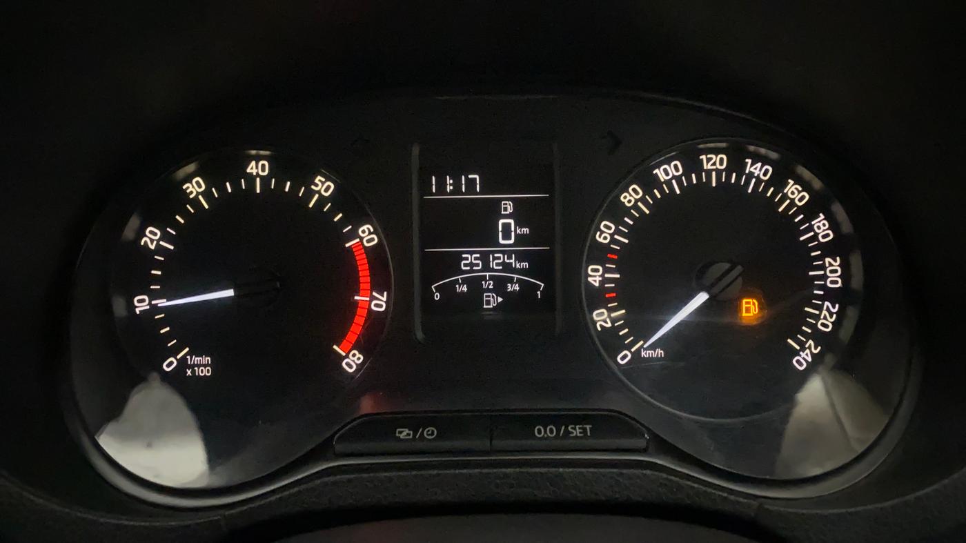 2017 Skoda Rapid AMBITION 1.6 MPI MT, Petrol, Manual, 25,124 km, Odometer Image