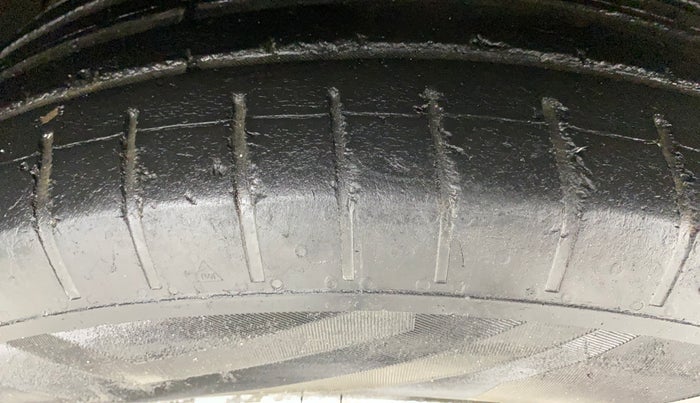 2021 Mahindra XUV300 W4 1.2 PETROL, Petrol, Manual, 45,494 km, Right Front Tyre Tread