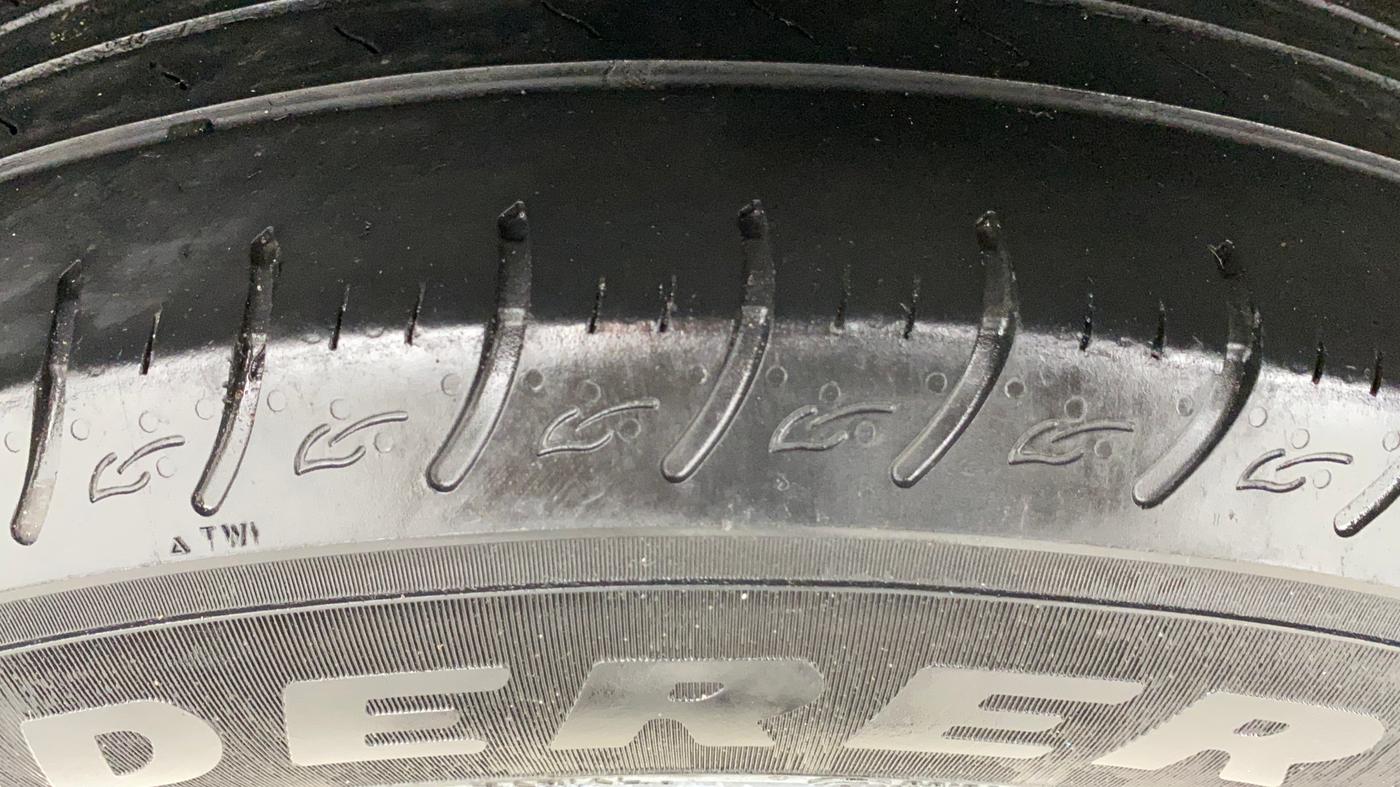 2021 Mahindra XUV300 W4 1.2 PETROL, Petrol, Manual, 45,494 km, Right Rear Tyre Tread