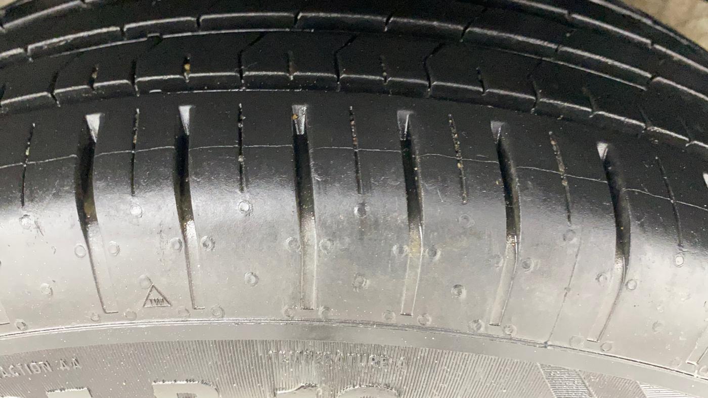 2021 Mahindra XUV300 W4 1.2 PETROL, Petrol, Manual, 45,494 km, Left Rear Tyre Tread