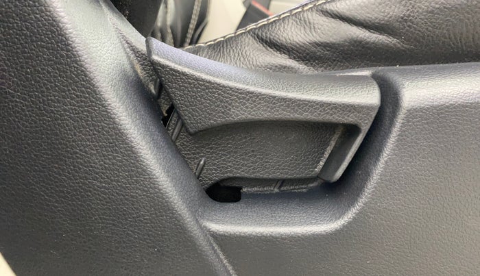 2021 Mahindra XUV300 W4 1.2 PETROL, Petrol, Manual, 45,494 km, Driver Side Adjustment Panel