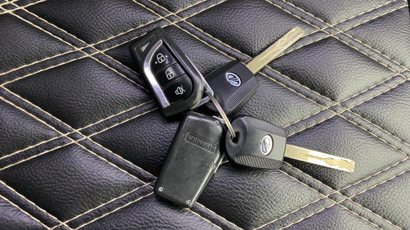 2021 Mahindra XUV300 W4 1.2 PETROL, Petrol, Manual, 45,494 km, Key Close Up
