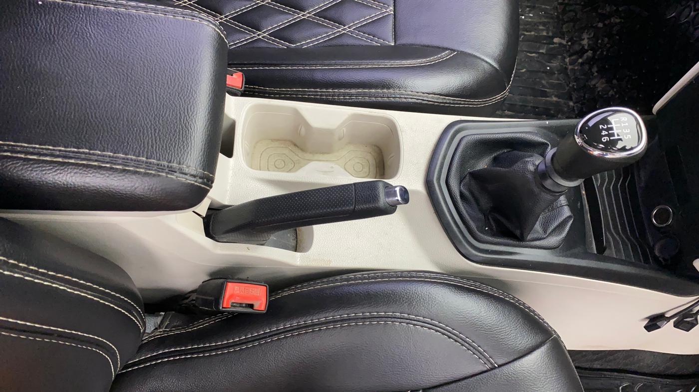 2021 Mahindra XUV300 W4 1.2 PETROL, Petrol, Manual, 45,494 km, Gear Lever