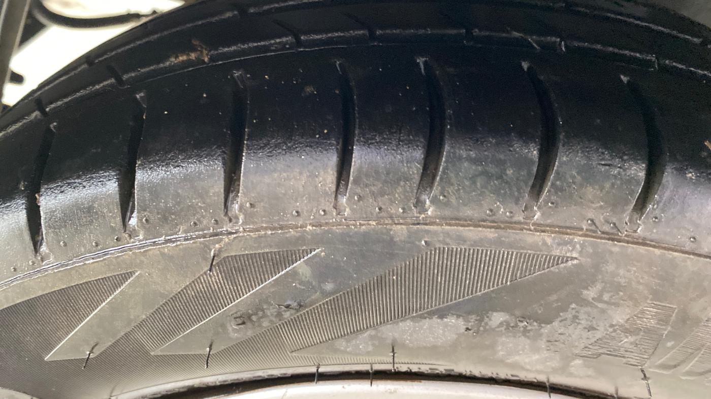 2014 Hyundai Eon MAGNA +, Petrol, Manual, 46,291 km, Left Front Tyre Tread
