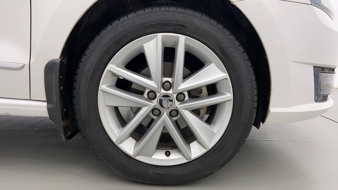 2021 Skoda Rapid STYLE 1.0 AT, Petrol, Automatic, 25,579 km, Right Front Wheel