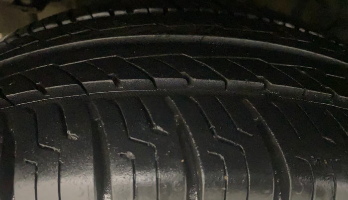 2013 Hyundai Grand i10 SPORTZ 1.2 KAPPA VTVT, Petrol, Manual, 60,841 km, Right Rear Tyre Tread