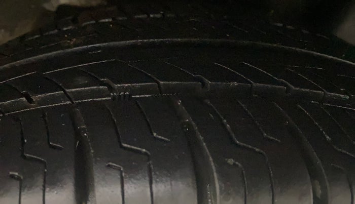 2013 Hyundai Grand i10 SPORTZ 1.2 KAPPA VTVT, Petrol, Manual, 60,841 km, Left Rear Tyre Tread