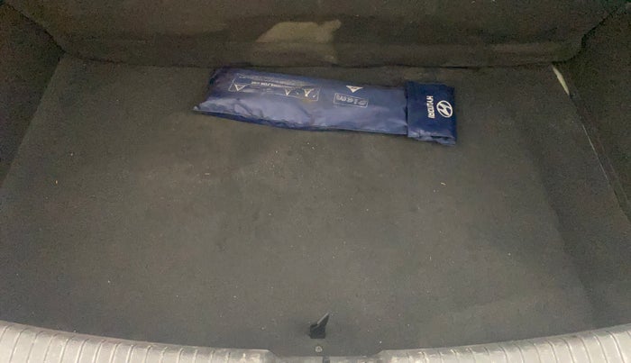 2013 Hyundai Grand i10 SPORTZ 1.2 KAPPA VTVT, Petrol, Manual, 60,841 km, Boot Inside