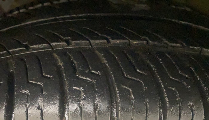 2013 Hyundai Grand i10 SPORTZ 1.2 KAPPA VTVT, Petrol, Manual, 60,841 km, Left Front Tyre Tread