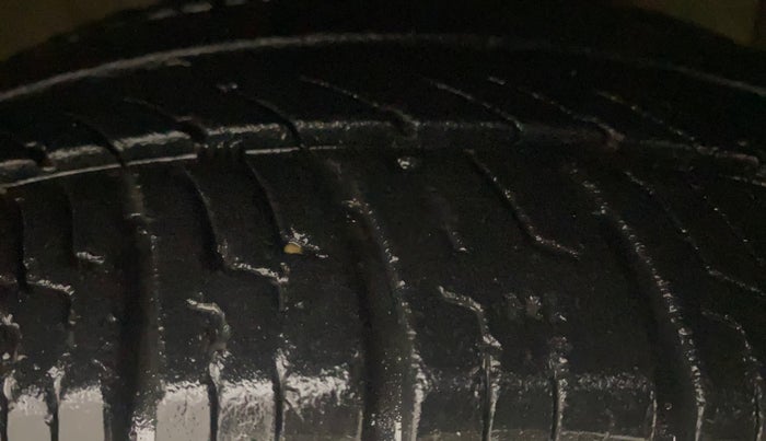 2013 Hyundai Grand i10 SPORTZ 1.2 KAPPA VTVT, Petrol, Manual, 60,841 km, Right Front Tyre Tread