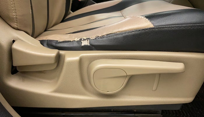 2017 Mahindra TUV300 T8, Diesel, Manual, 70,388 km, Driver Side Adjustment Panel