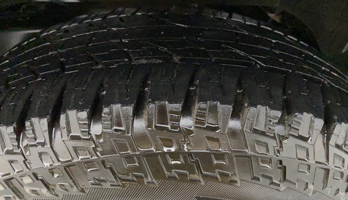 2017 Mahindra TUV300 T8, Diesel, Manual, 70,388 km, Right Front Tyre Tread