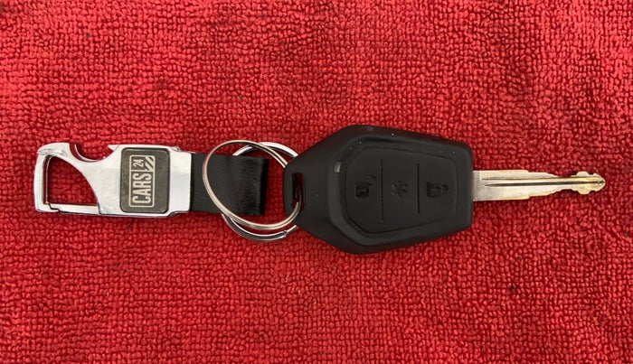 2017 Mahindra TUV300 T8, Diesel, Manual, 70,388 km, Key Close Up