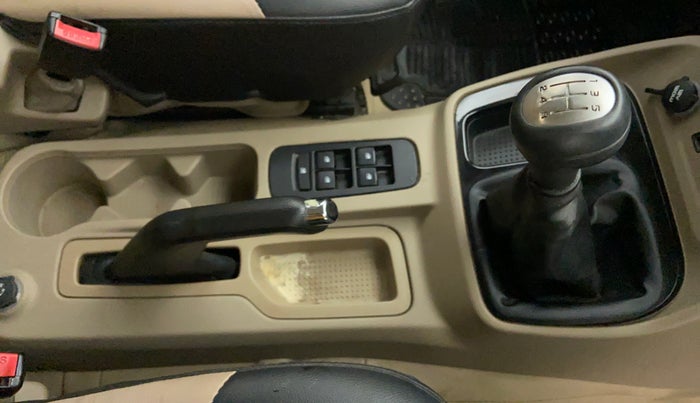 2017 Mahindra TUV300 T8, Diesel, Manual, 70,388 km, Gear Lever