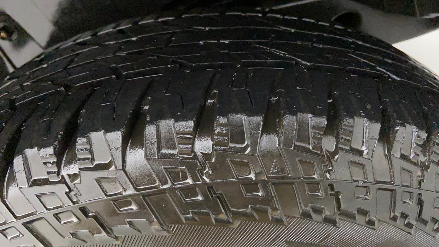 2017 Mahindra TUV300 T8, Diesel, Manual, 70,388 km, Left Front Tyre Tread