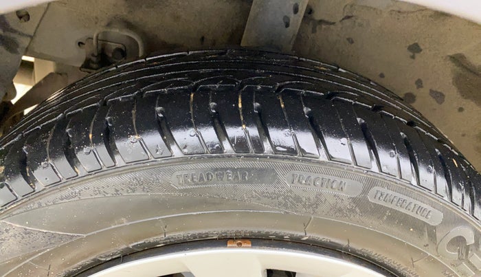 2015 Hyundai Grand i10 SPORTZ 1.2 KAPPA VTVT, Petrol, Manual, 60,052 km, Right Rear Tyre Tread