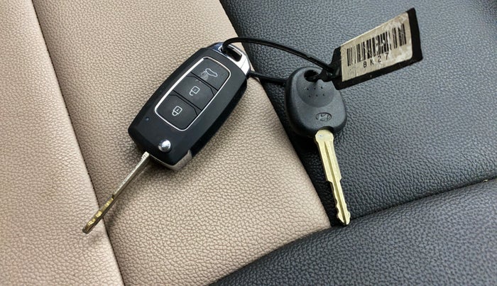 2015 Hyundai Grand i10 SPORTZ 1.2 KAPPA VTVT, Petrol, Manual, 60,052 km, Key Close Up