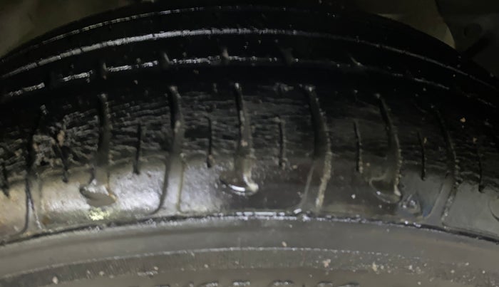 2017 Hyundai Grand i10 MAGNA 1.2 KAPPA VTVT, Petrol, Manual, 27,483 km, Right Front Tyre Tread