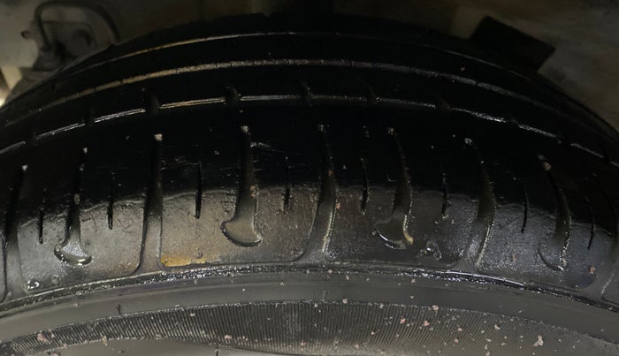 2017 Hyundai Grand i10 MAGNA 1.2 KAPPA VTVT, Petrol, Manual, 27,483 km, Right Rear Tyre Tread