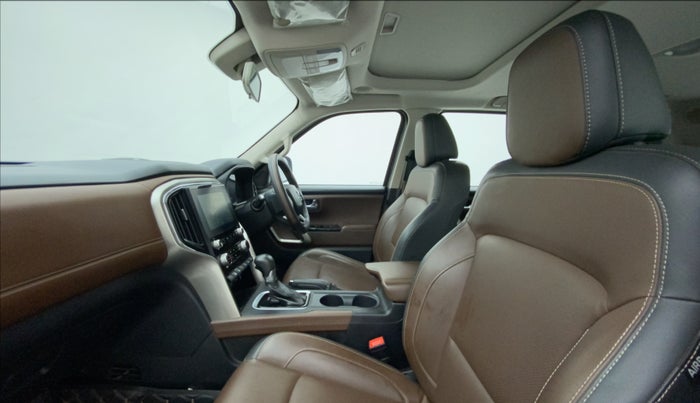 2022 Mahindra SCORPIO-N Z8 L DIESEL AT 2WD 6 STR, Diesel, Automatic, 25,382 km, Right Side Front Door Cabin