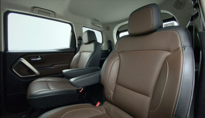 2022 Mahindra SCORPIO-N Z8 L DIESEL AT 2WD 6 STR, Diesel, Automatic, 25,382 km, Right Side Rear Door Cabin