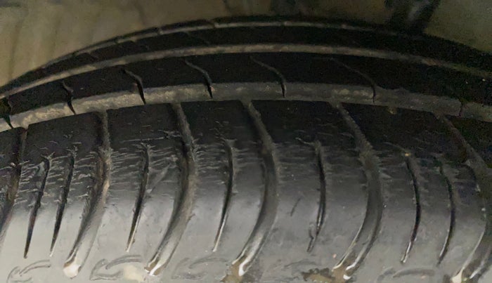 2019 Hyundai NEW SANTRO SPORTZ CNG, CNG, Manual, 69,189 km, Right Front Tyre Tread