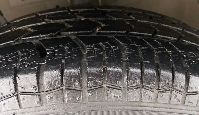 2014 Maruti Swift Dzire VXI, Petrol, Manual, 12,911 km, Left Front Tyre Tread