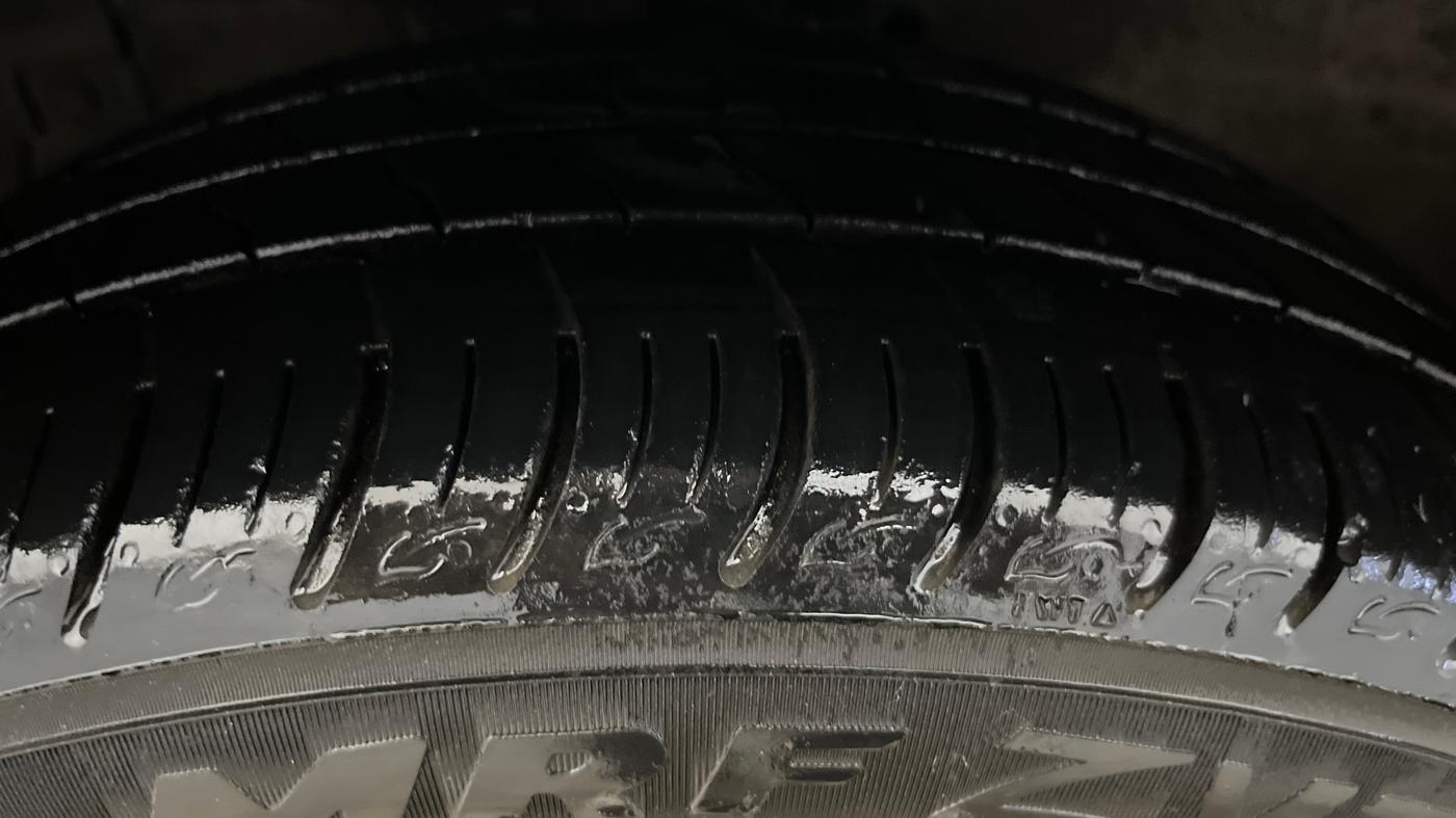 2015 Maruti Ciaz ZXI+, Petrol, Manual, 1,16,097 km, Left Front Tyre Tread