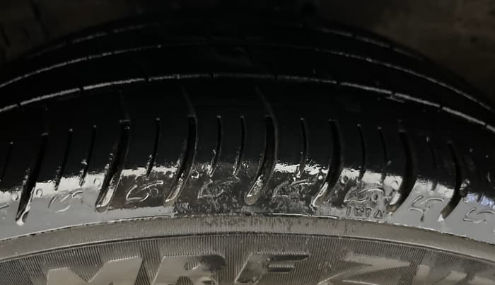 2015 Maruti Ciaz ZXI+, Petrol, Manual, 1,16,097 km, Left Front Tyre Tread
